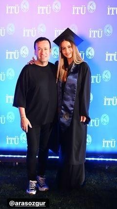 Müğənni 15 ildən sonra məzun oldu - FOTO